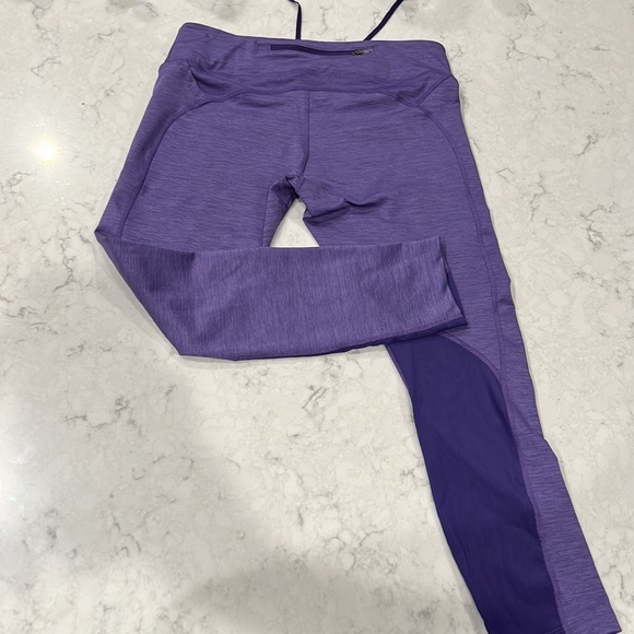 Nike Capri length workout pants with sheer back of leg - Picture 4 of 4